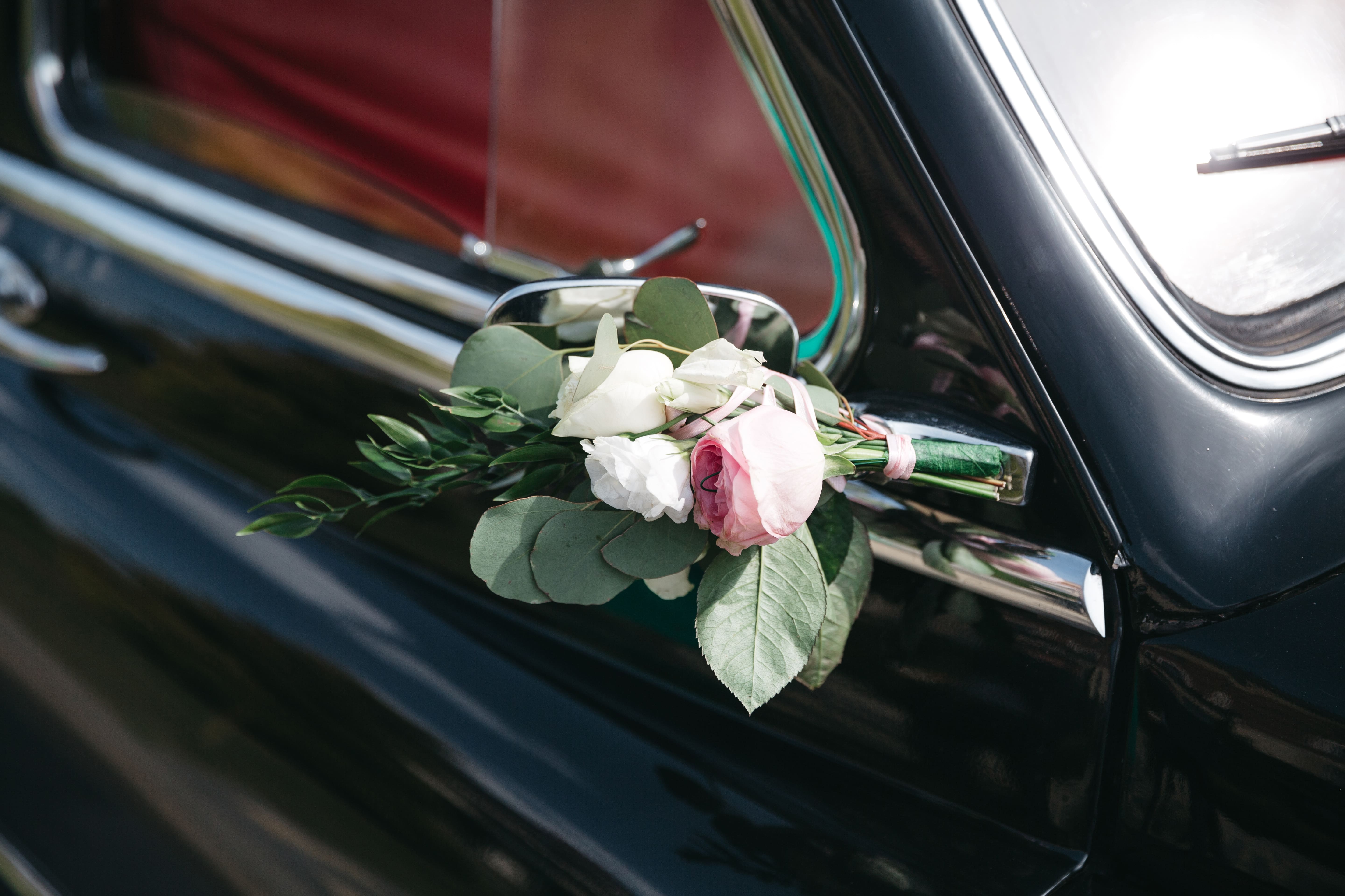 122-decor-wedding-car-with-flowers-17684014128811.jpg