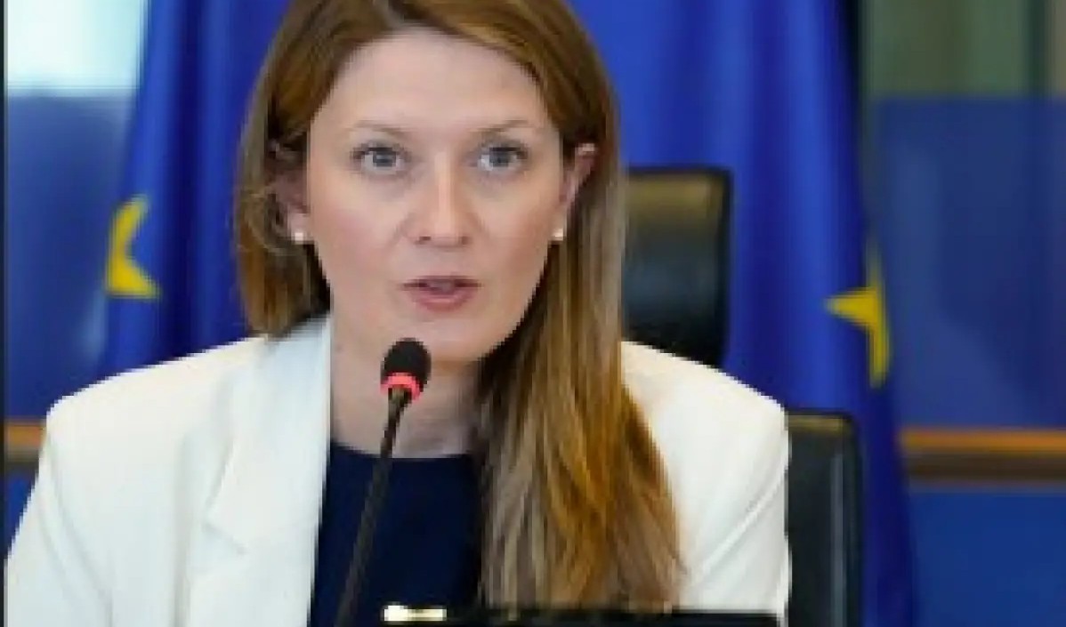 Пенкова: Законопроектът, който изготвям, ще намали трайно цените на електроенергията