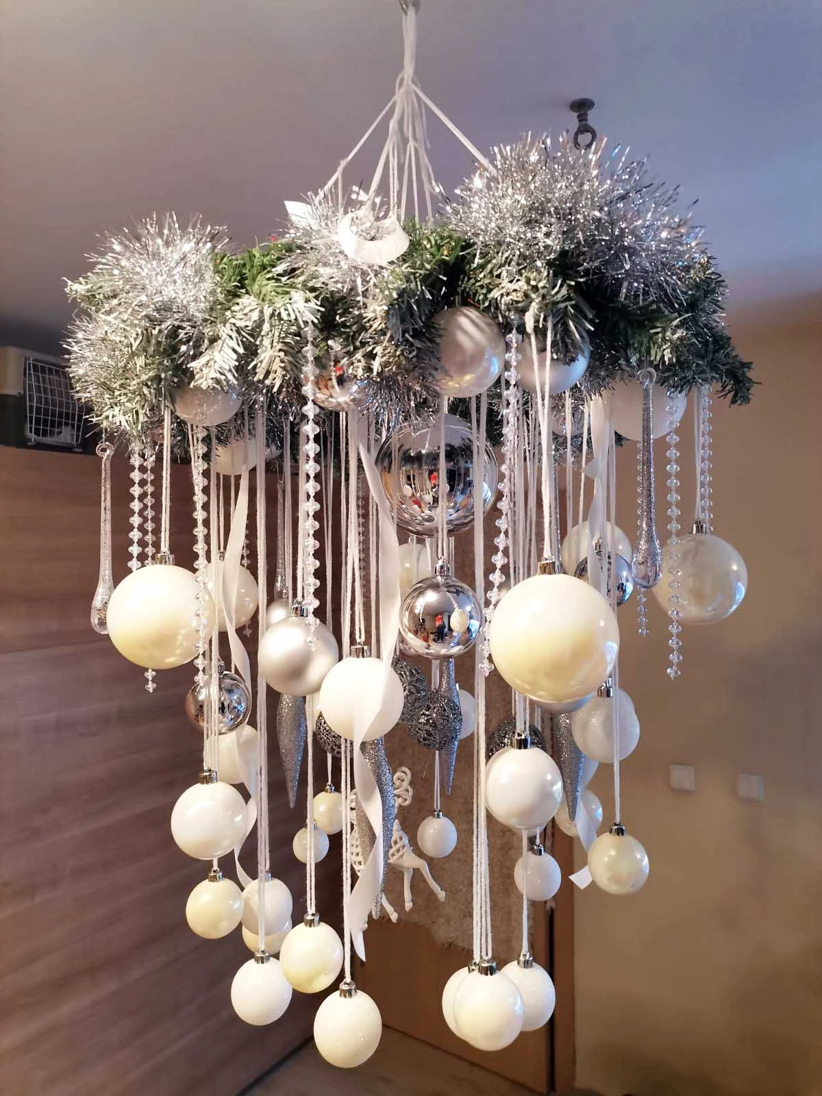 Коледна декорация за таван 217-img-920474844f27e95e728b3c81ce2cdea11-v-17068235307386.jpg