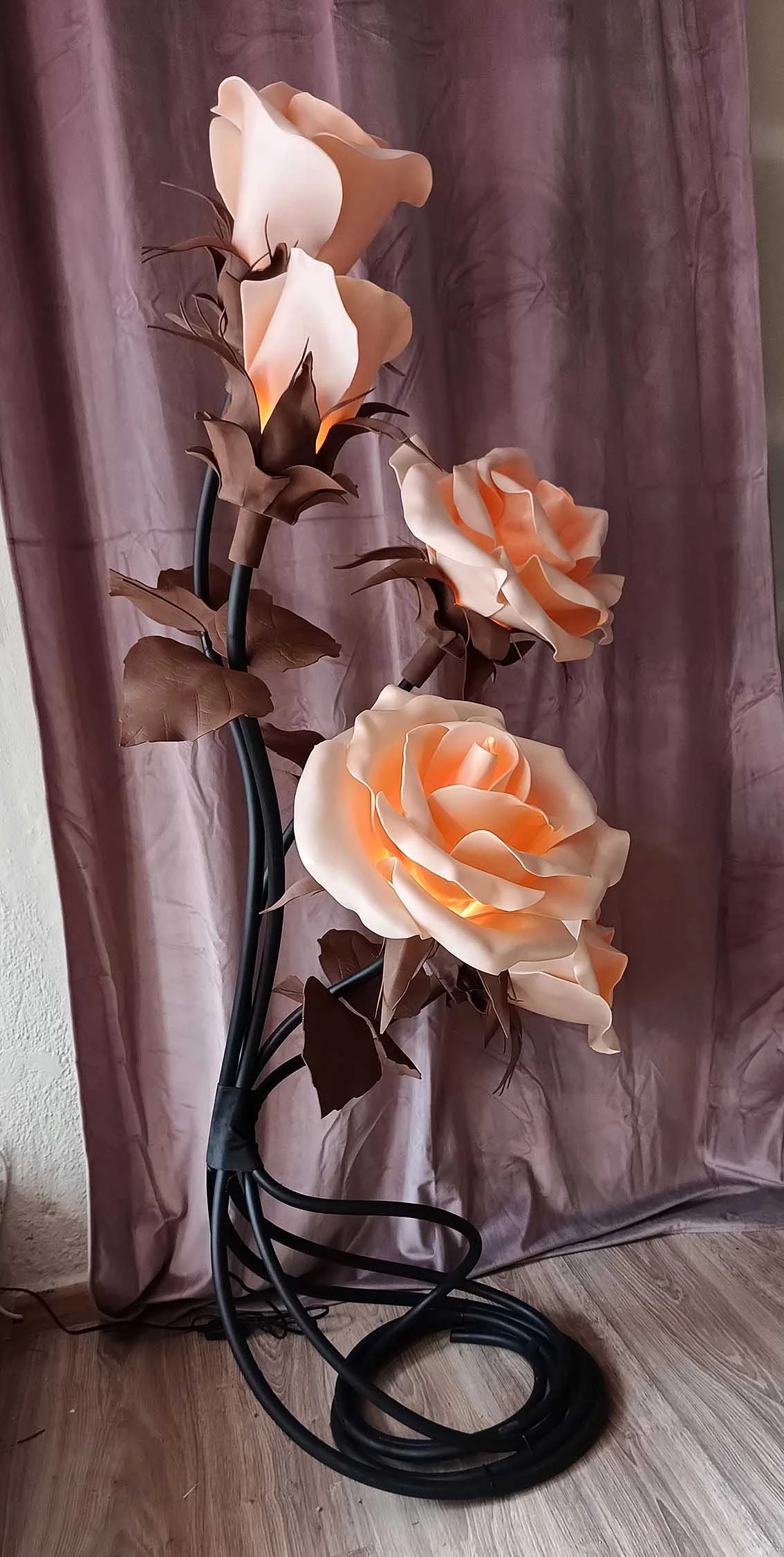 светеща декорация, 5 рози, височина  160 см светеща декорация, 5 рози, височина  160 см