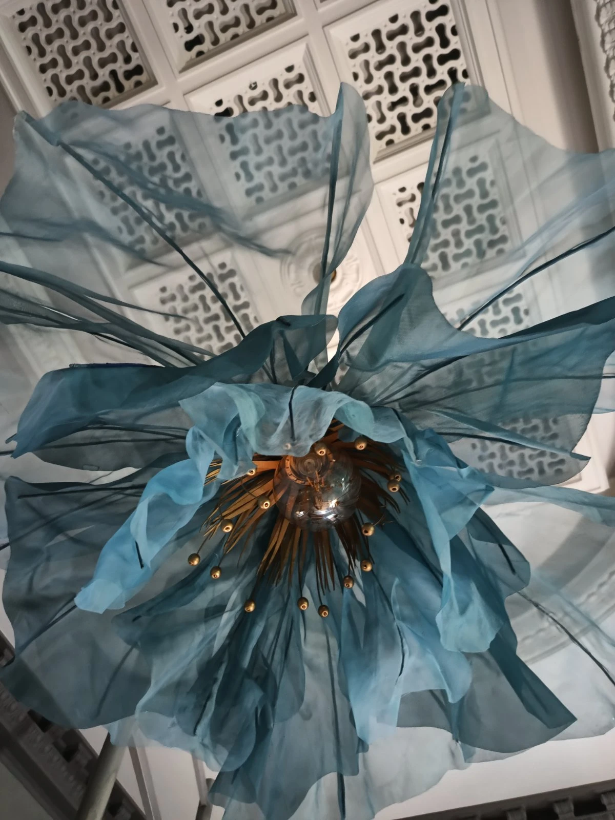 Огромни светещи цветя,Софийска опера, клуб Maestro bar&club Огромни светещи цветя,Софийска опера, клуб Maestro bar&club