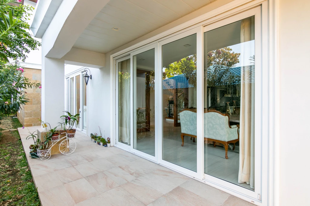 r41-koemmerling-sliding-door-1-17336544675951.png