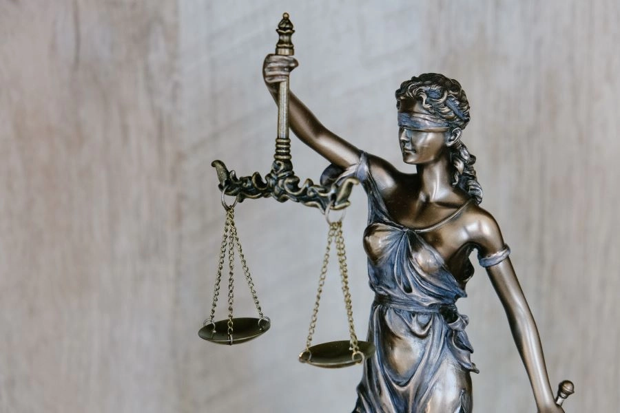 Трудово-правни консултации 272-labor-law-site-1st-page-16975240198758.jpg