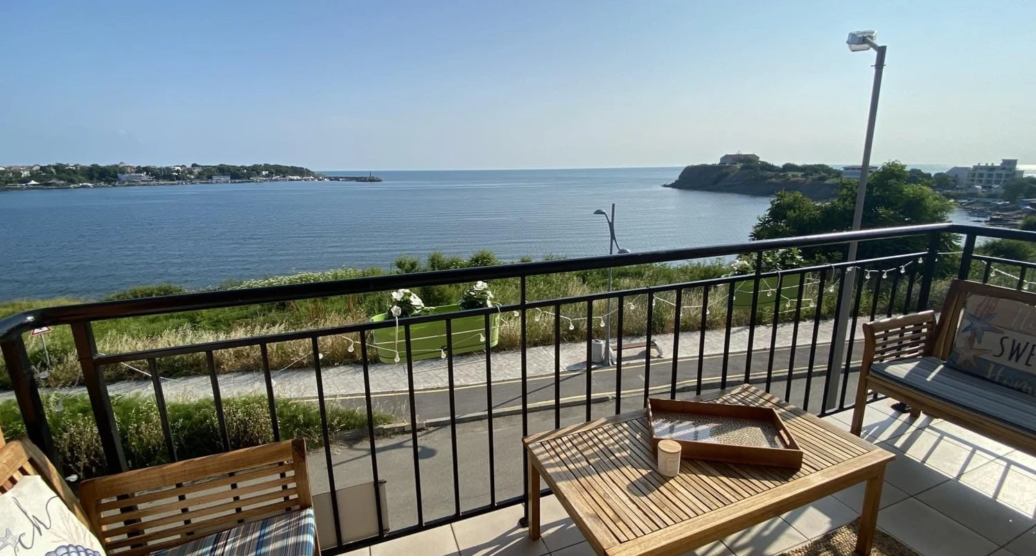 50531495802768-apartment-tsarevo-terrace-wide-sea-view-day-17705211316745.jpg