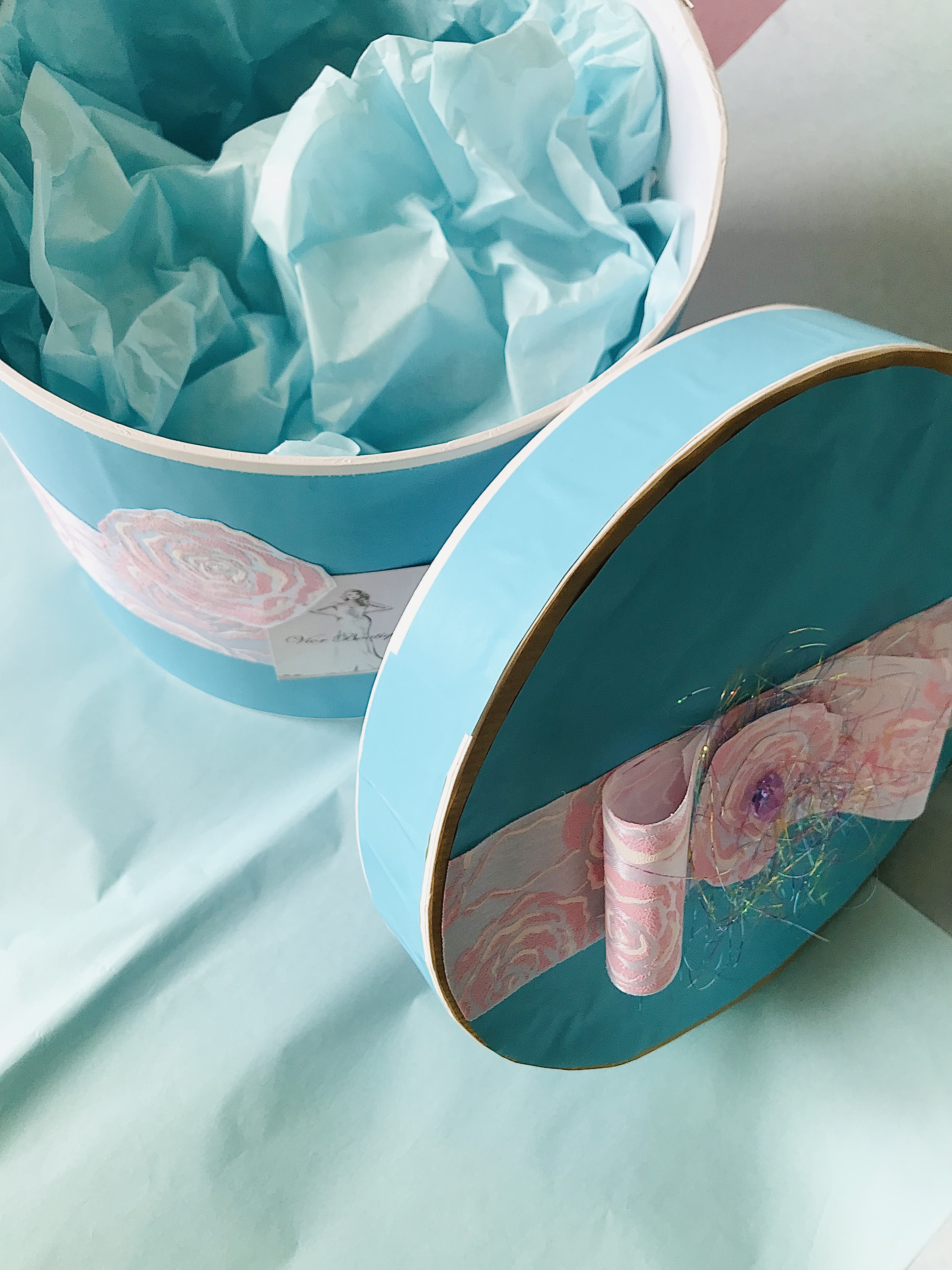 344-giftboxbluepink3-16548633246574.jpeg