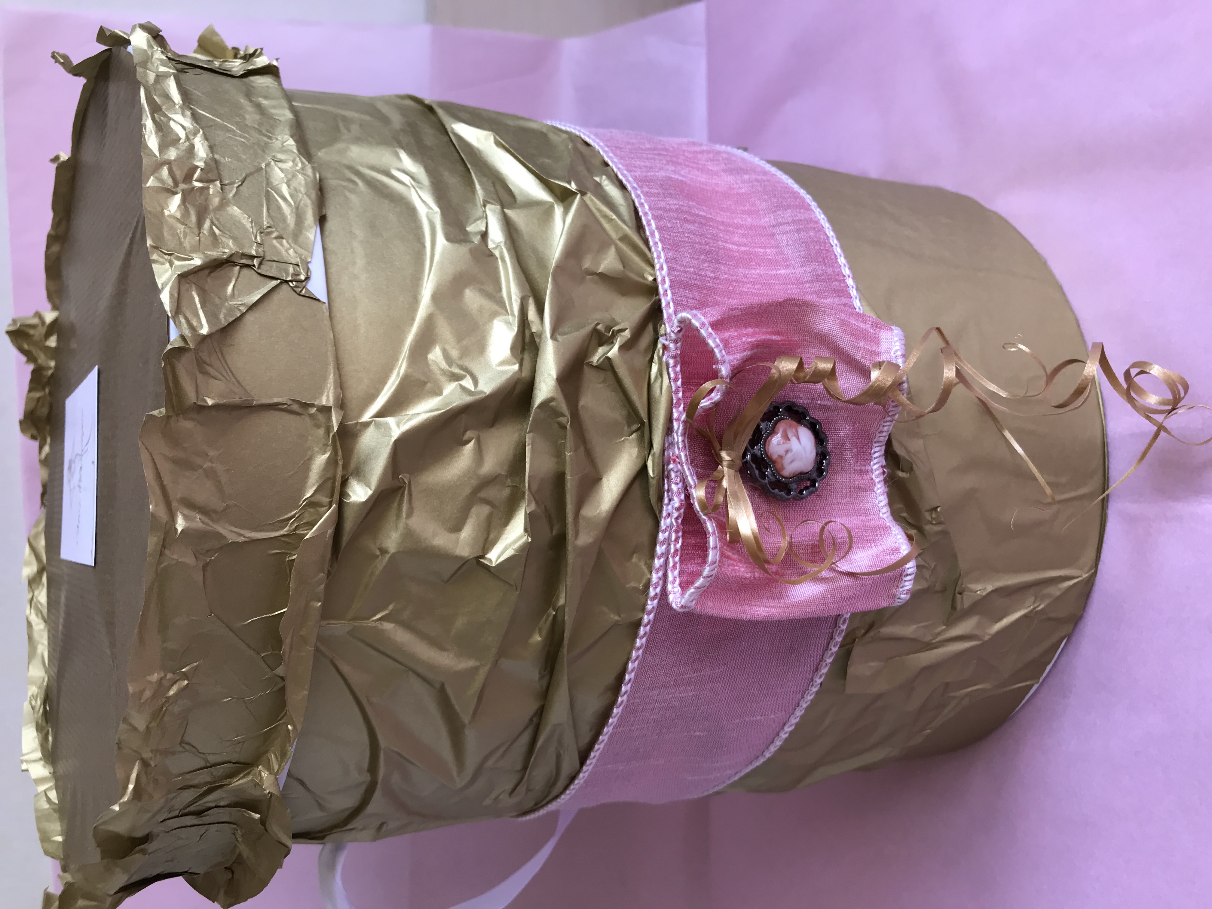 r124-giftboxgold3-16548630130705.jpeg