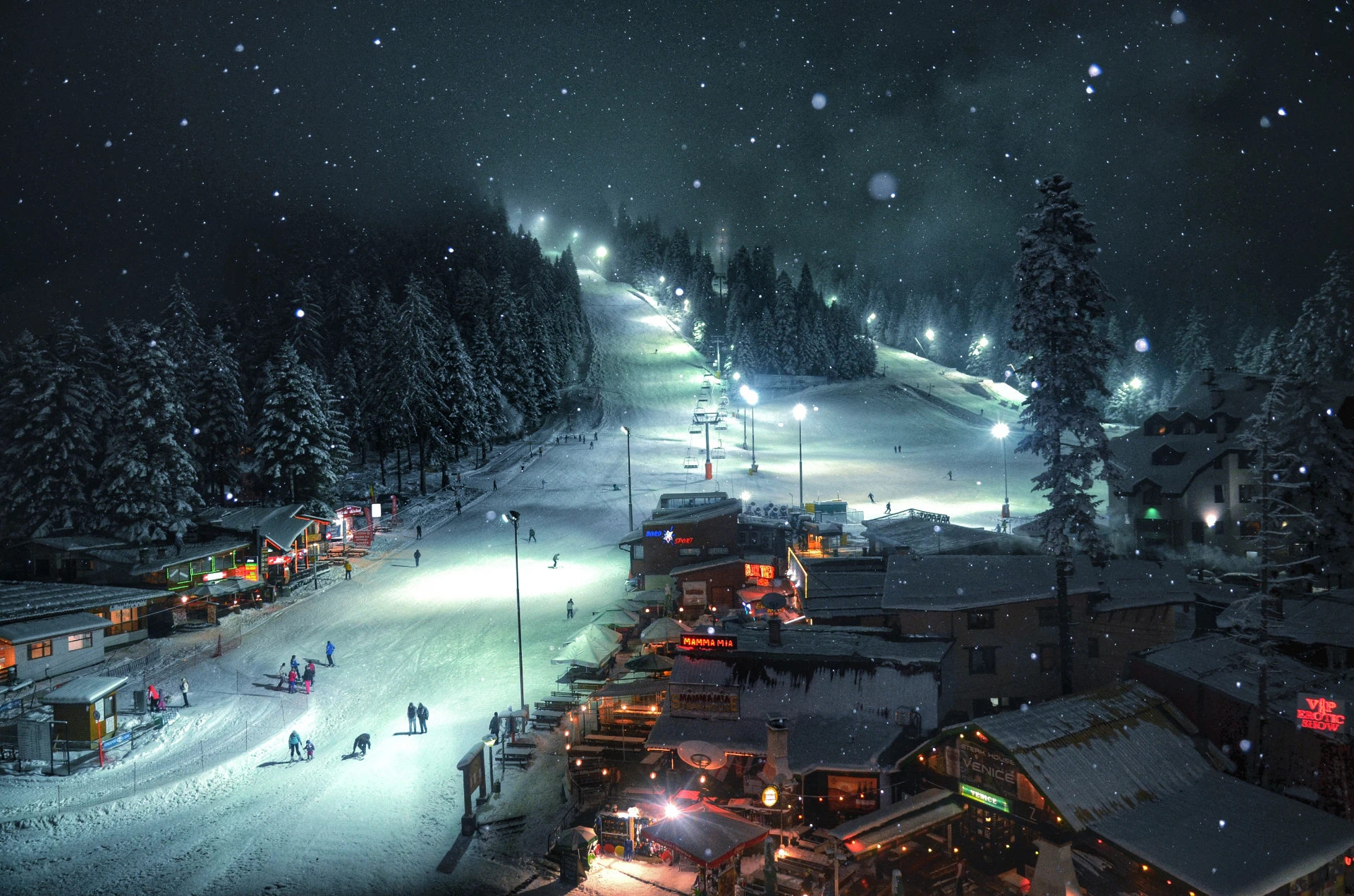 153-night-skiing-in-borovets-01-16935666398114.jpg