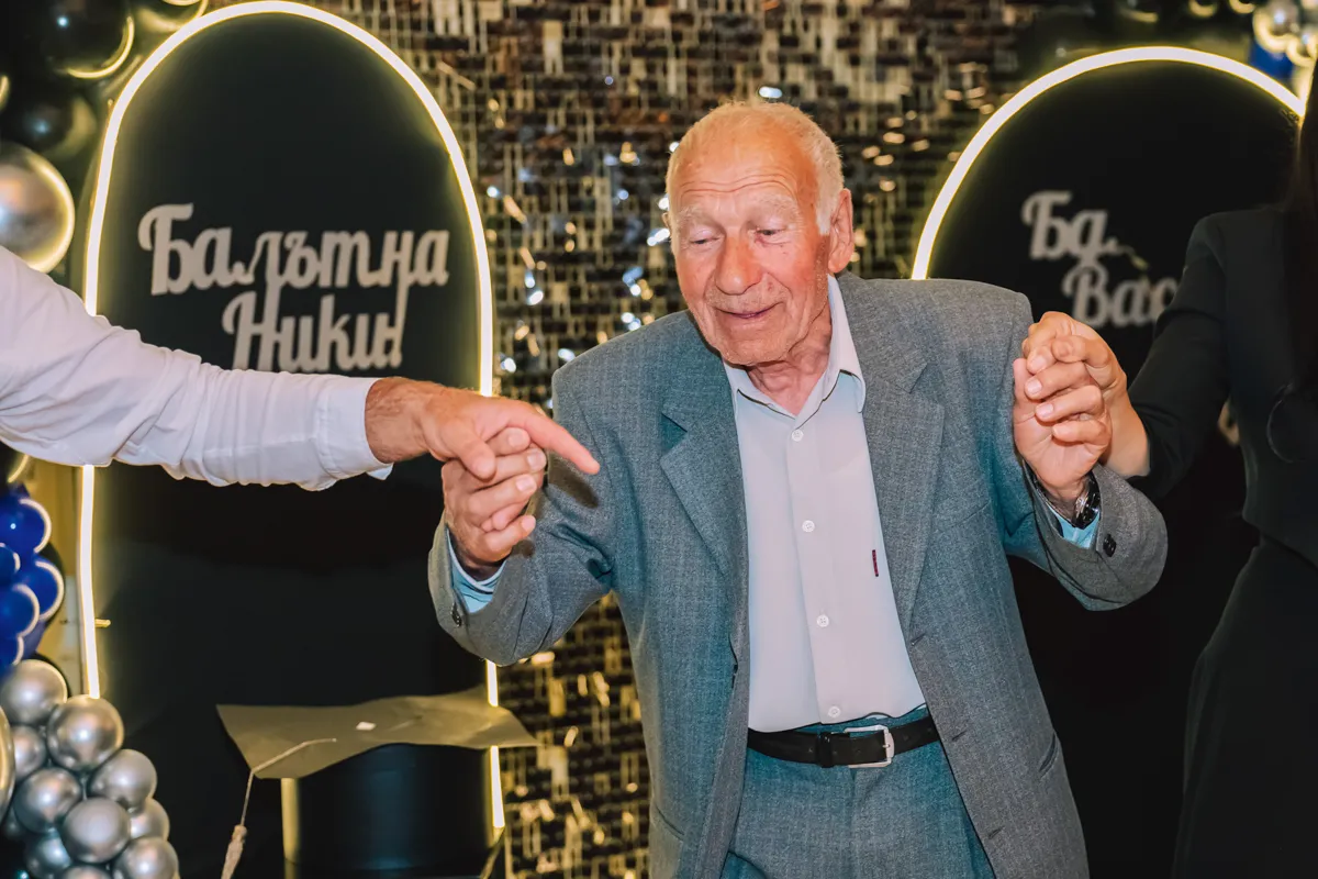 266-абитуриентски-балове-49-17534315676986.jpg